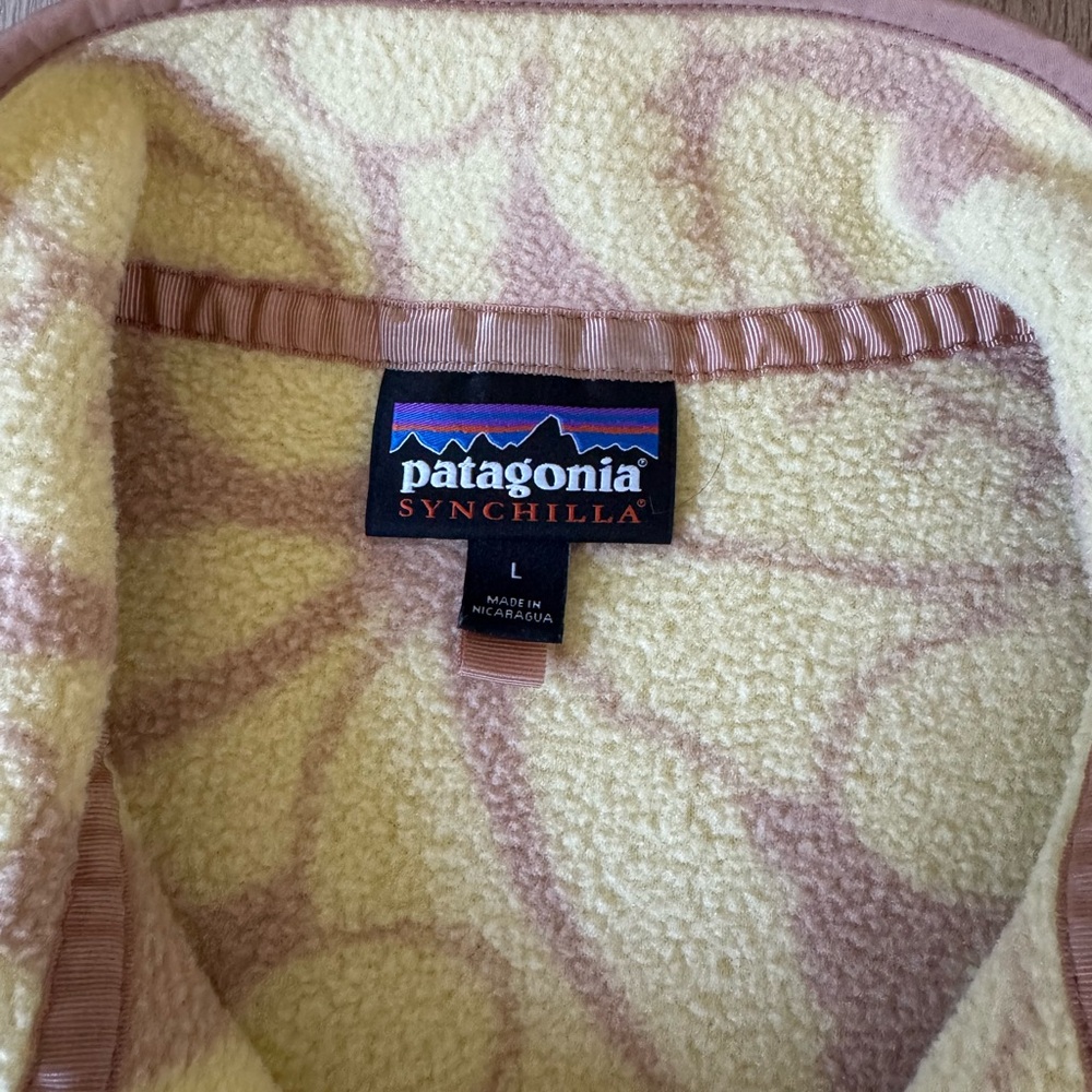 Patagonia Floral Yellow and Tan Fleece Pullover - Picture 3 of 3